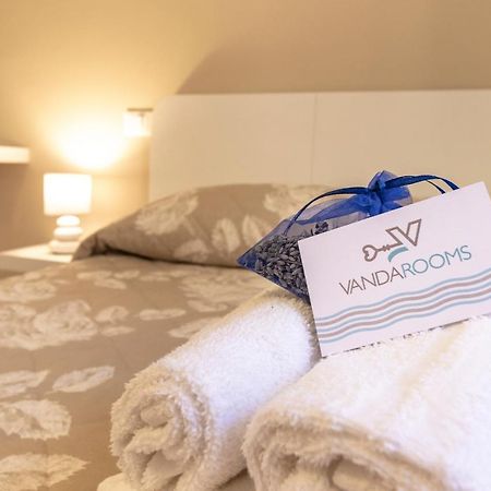 Vanda Rooms Termoli Bagian luar foto