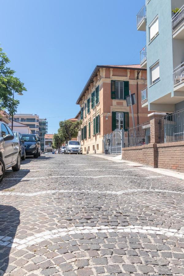 Vanda Rooms Termoli Bagian luar foto