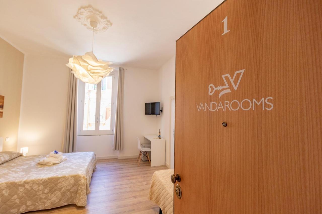 Vanda Rooms Termoli Bagian luar foto