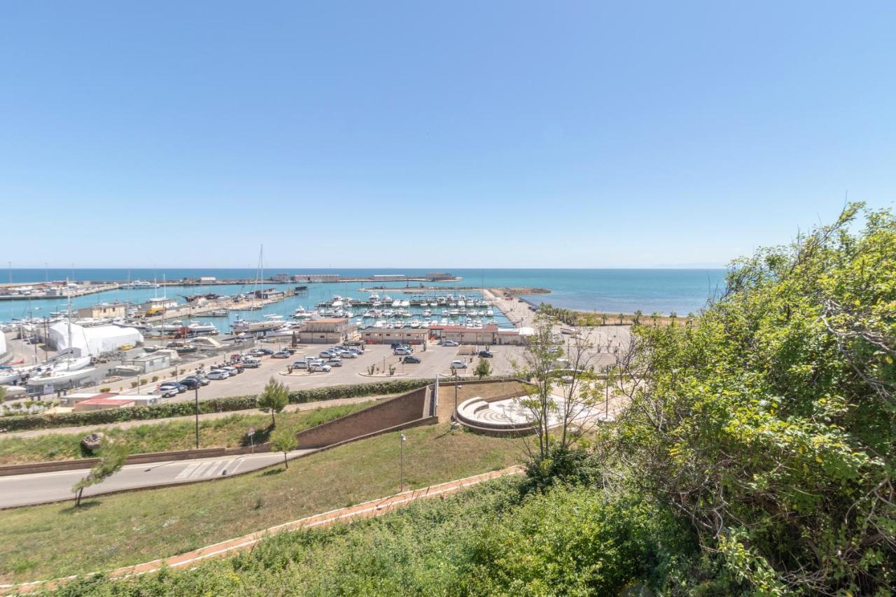 Vanda Rooms Termoli Bagian luar foto